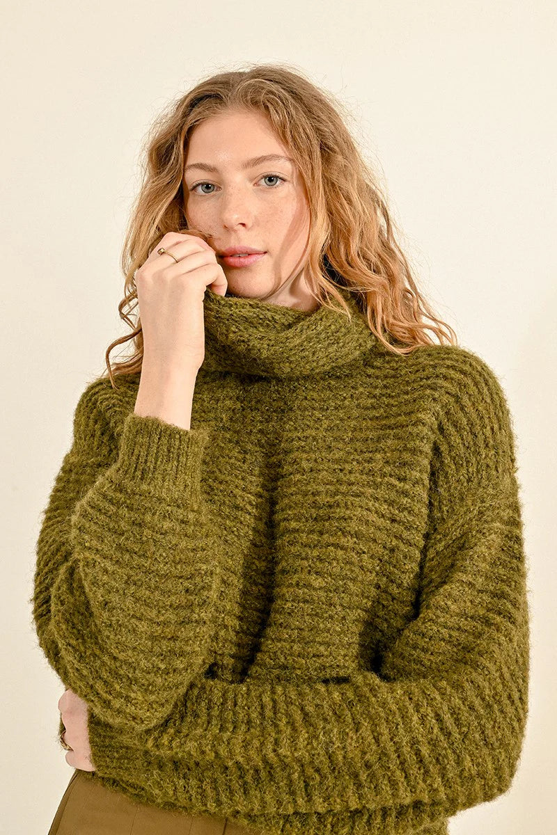 WIDE TURTLENECK SWEATER