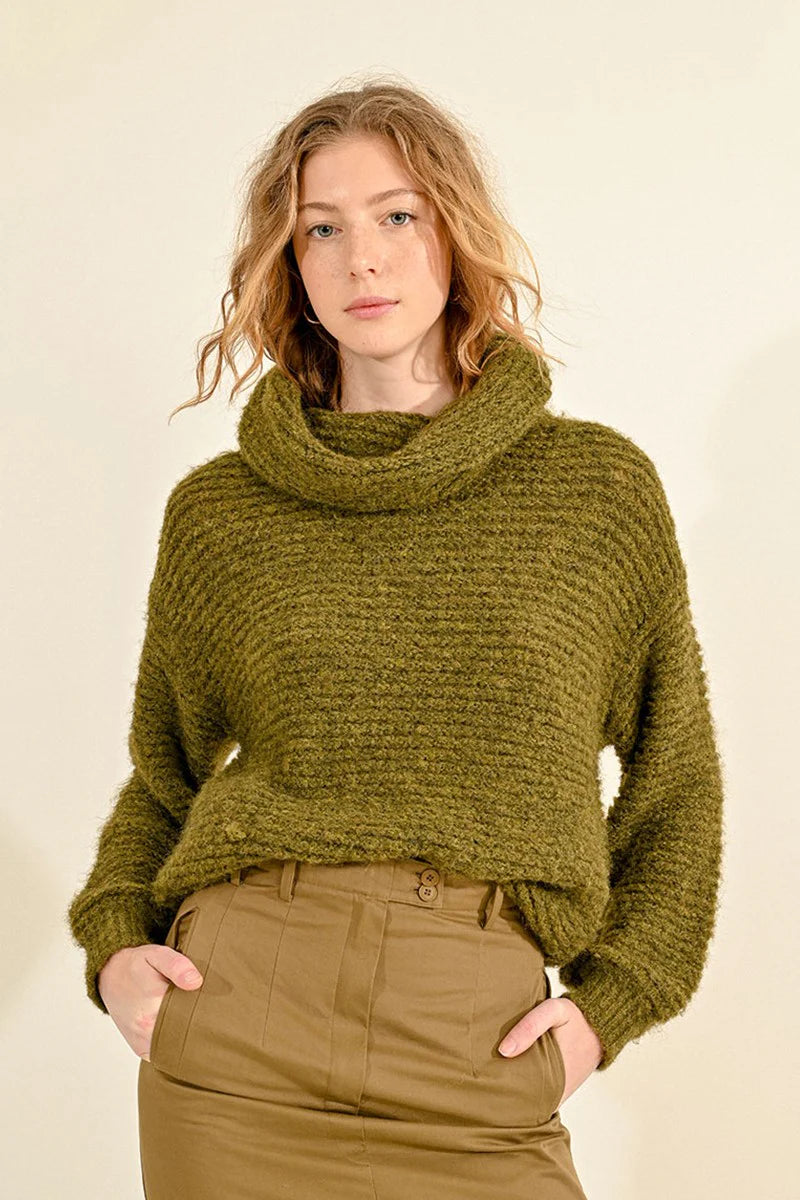 WIDE TURTLENECK SWEATER