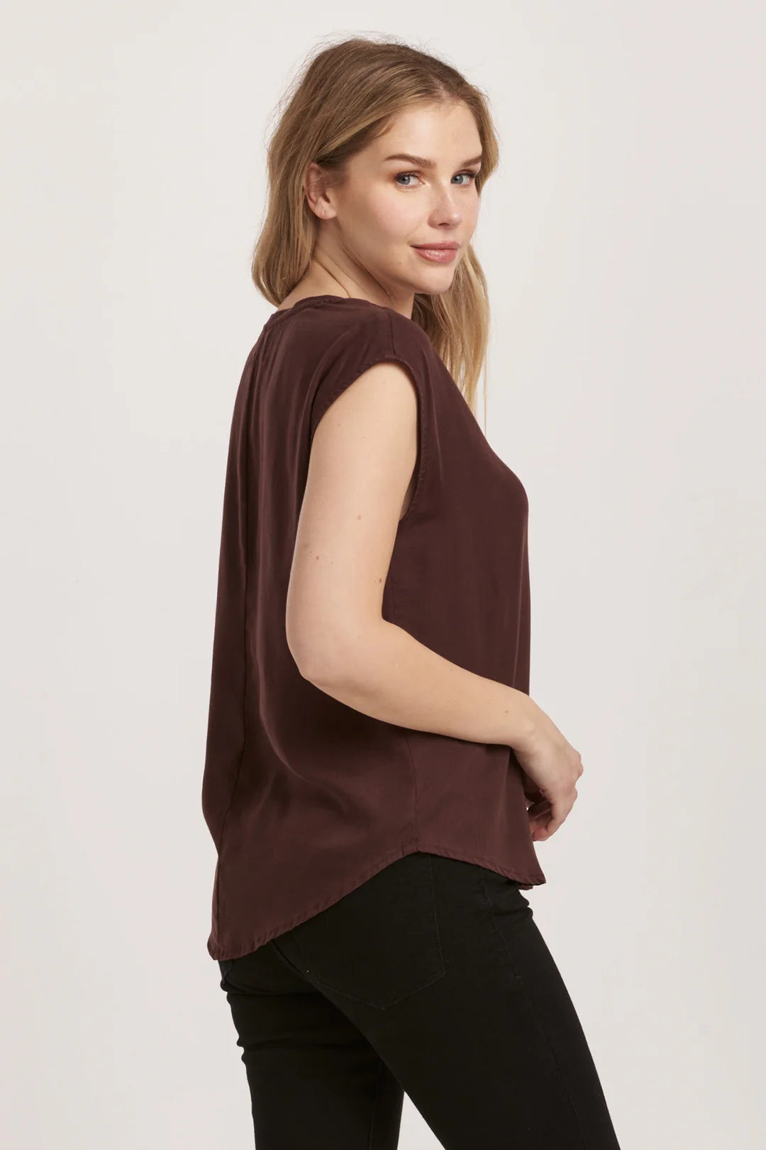 YANIS SLEEVELESS TOP GROUND COFFEE