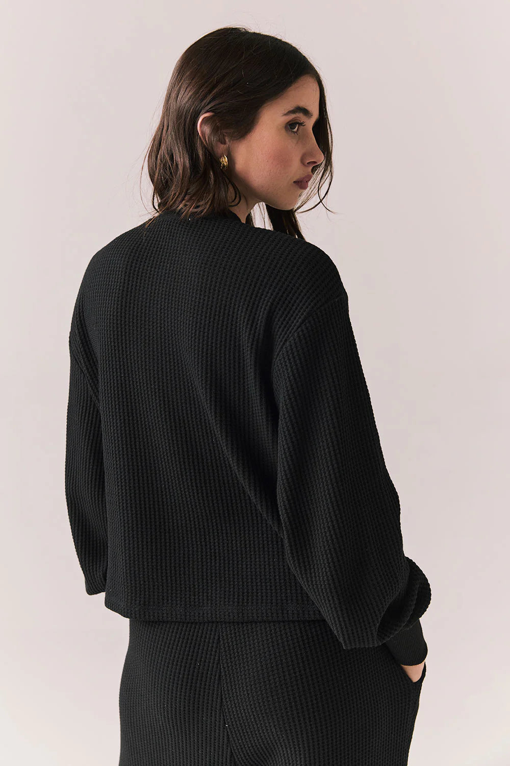 Thayne Long Sleeve – Cropped Henley in True Black