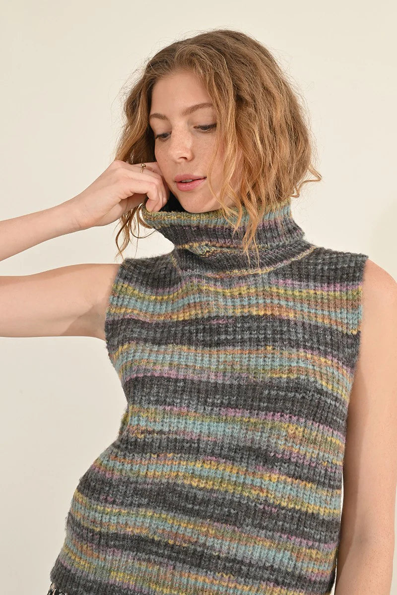 MULTICOLOR SLEEVELESS TURTLENECK SWEATER