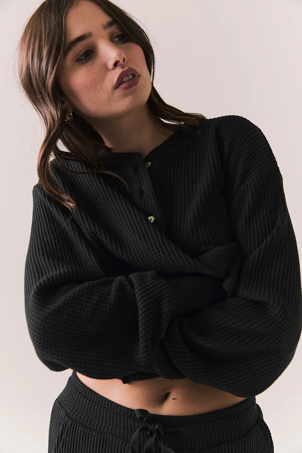 Thayne Long Sleeve – Cropped Henley in True Black