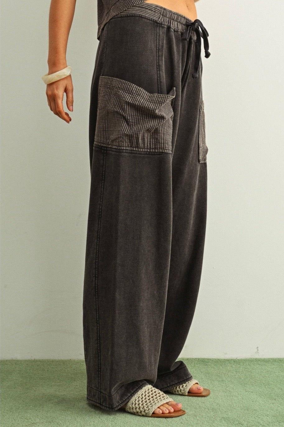 Stripe Pattern Contrasted Wide Sweatpants