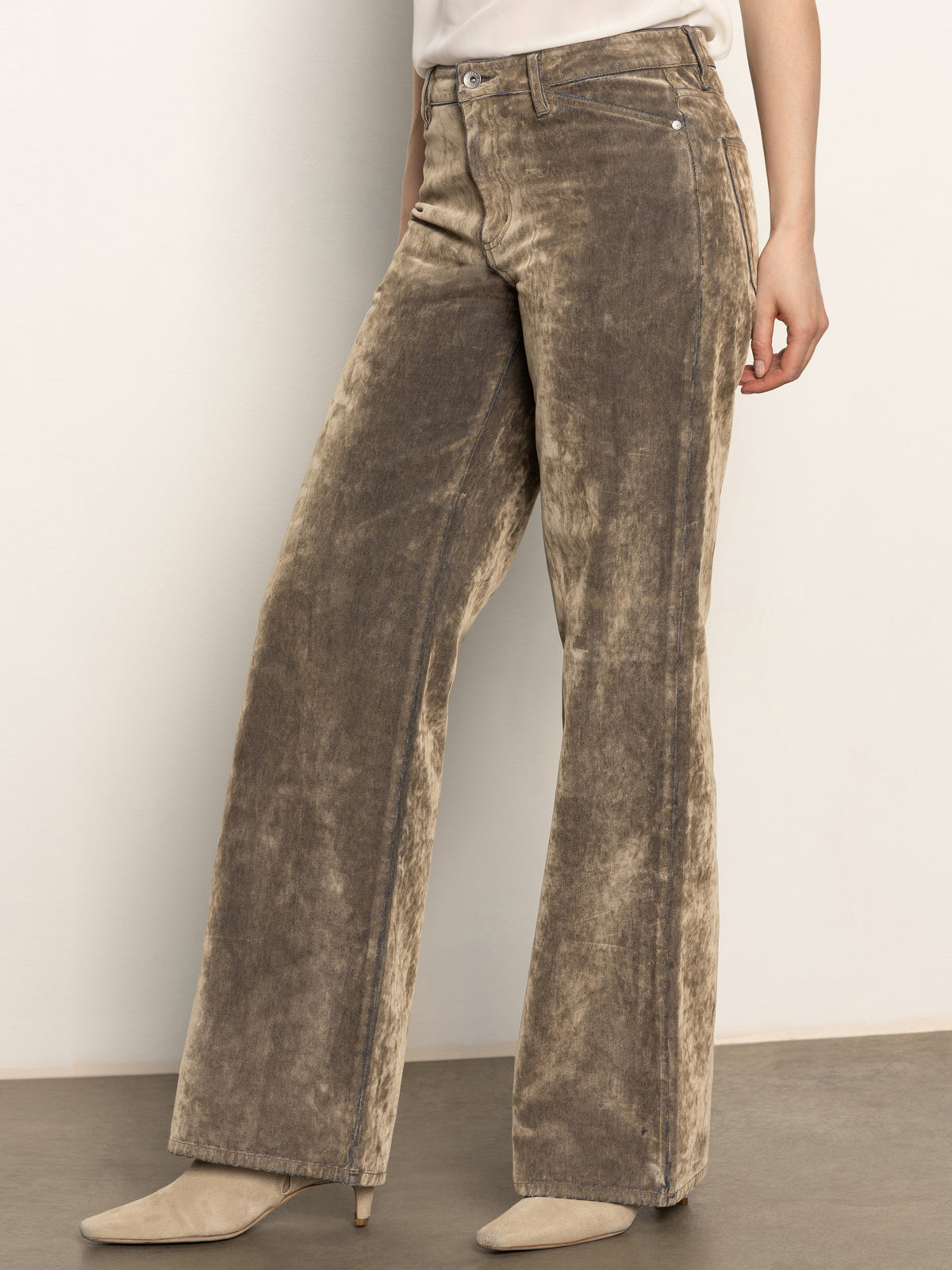 CADENCE RELAXED STRAIGHT JEAN LIGHT BRONZE
