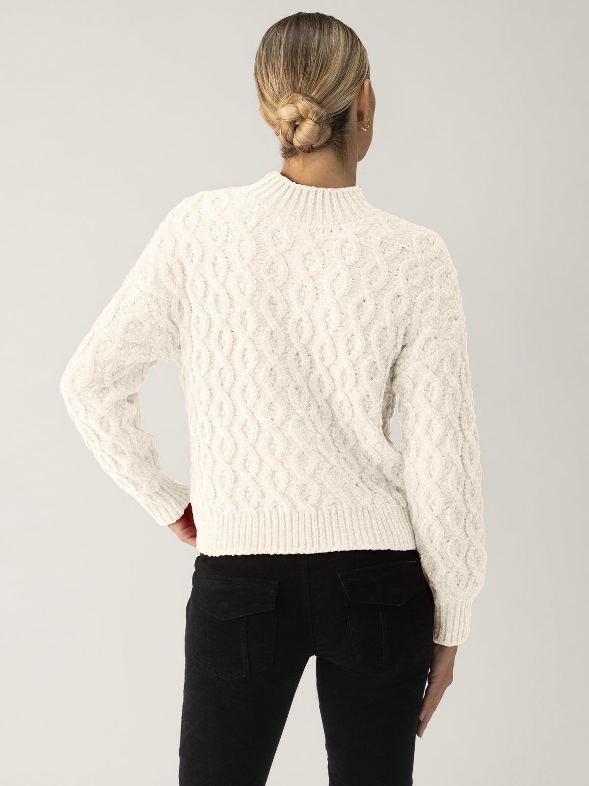 CABLE MOCK NECK SWEATER LIGHT ALMOND