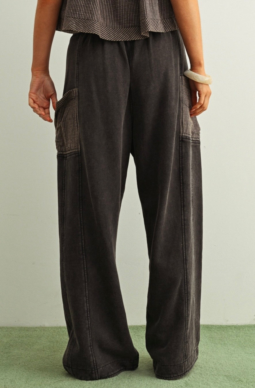 Stripe Pattern Contrasted Wide Sweatpants
