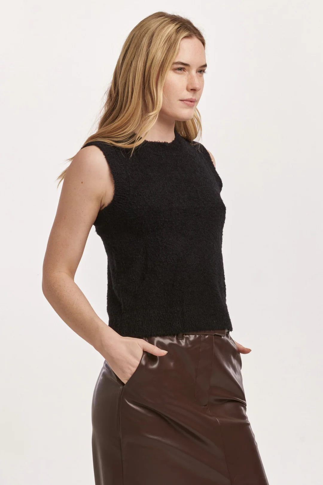 JEN MID NECK SLEEVELESS FITTED SWEATER BLACK