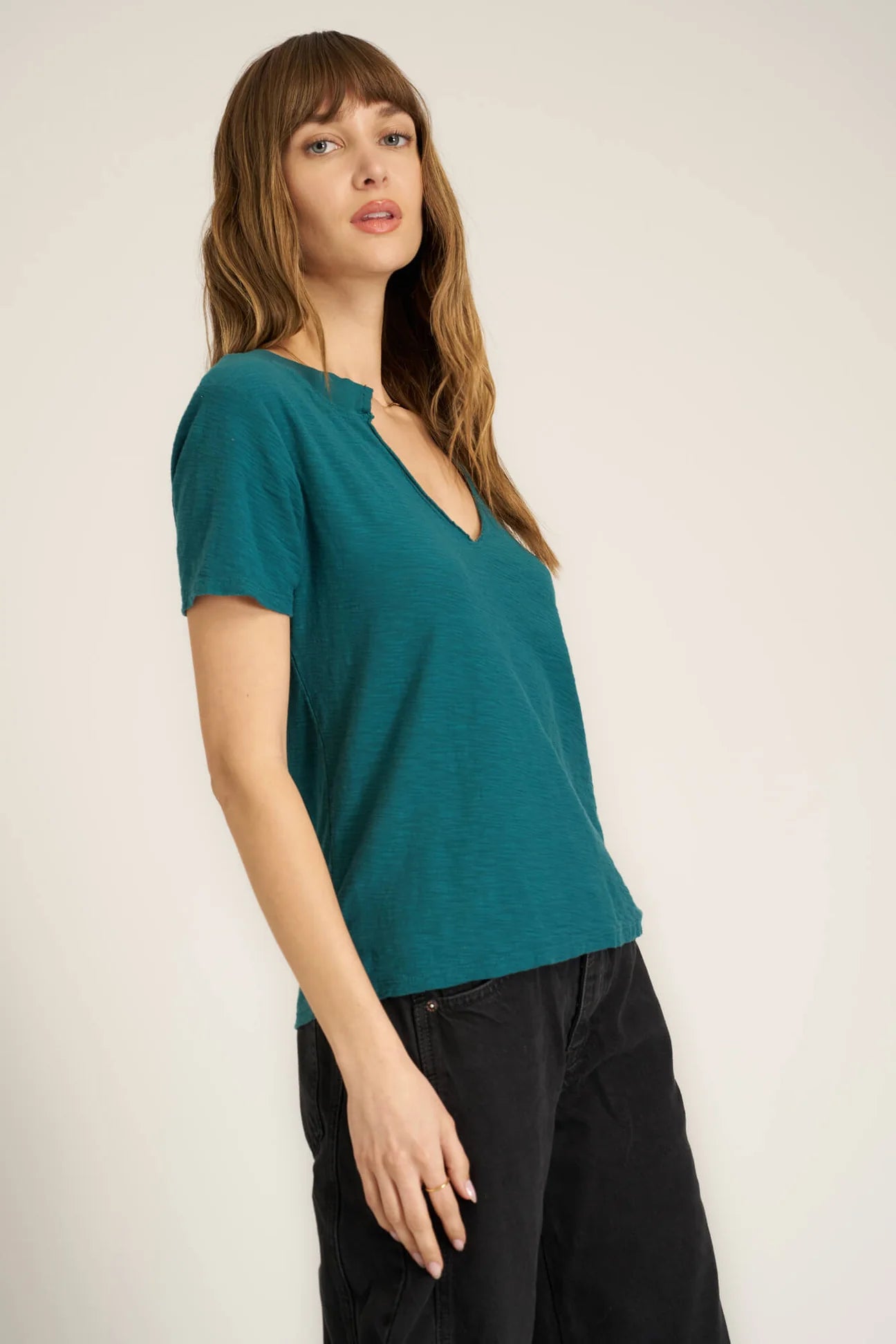 PLATA NOTCHED TEE - PACIFIC TEAL