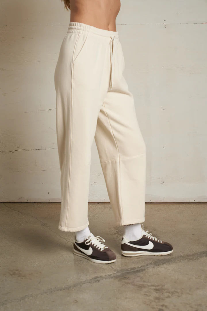 fallon
fleece barrel leg sweatpant