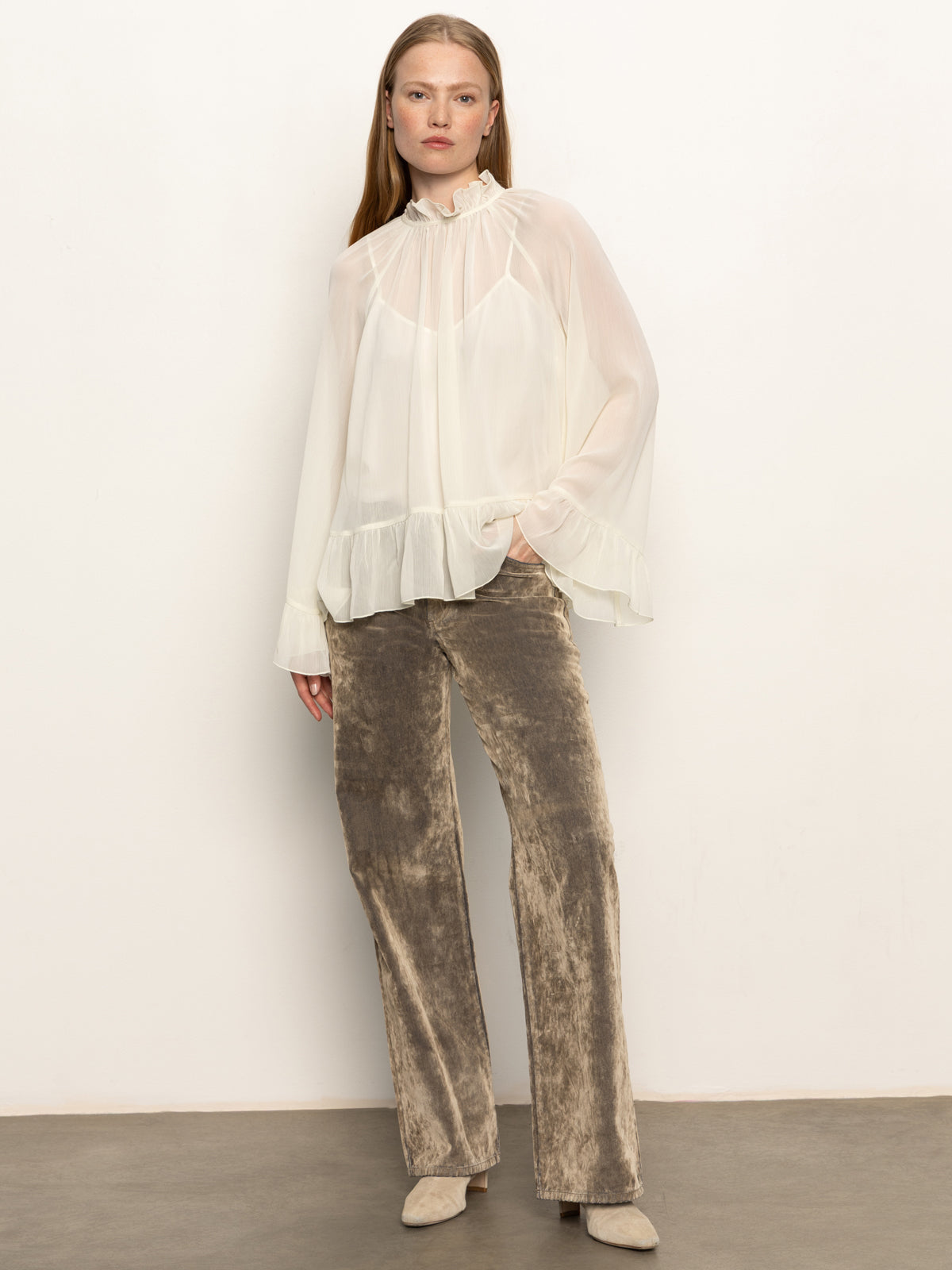 CADENCE RELAXED STRAIGHT JEAN LIGHT BRONZE