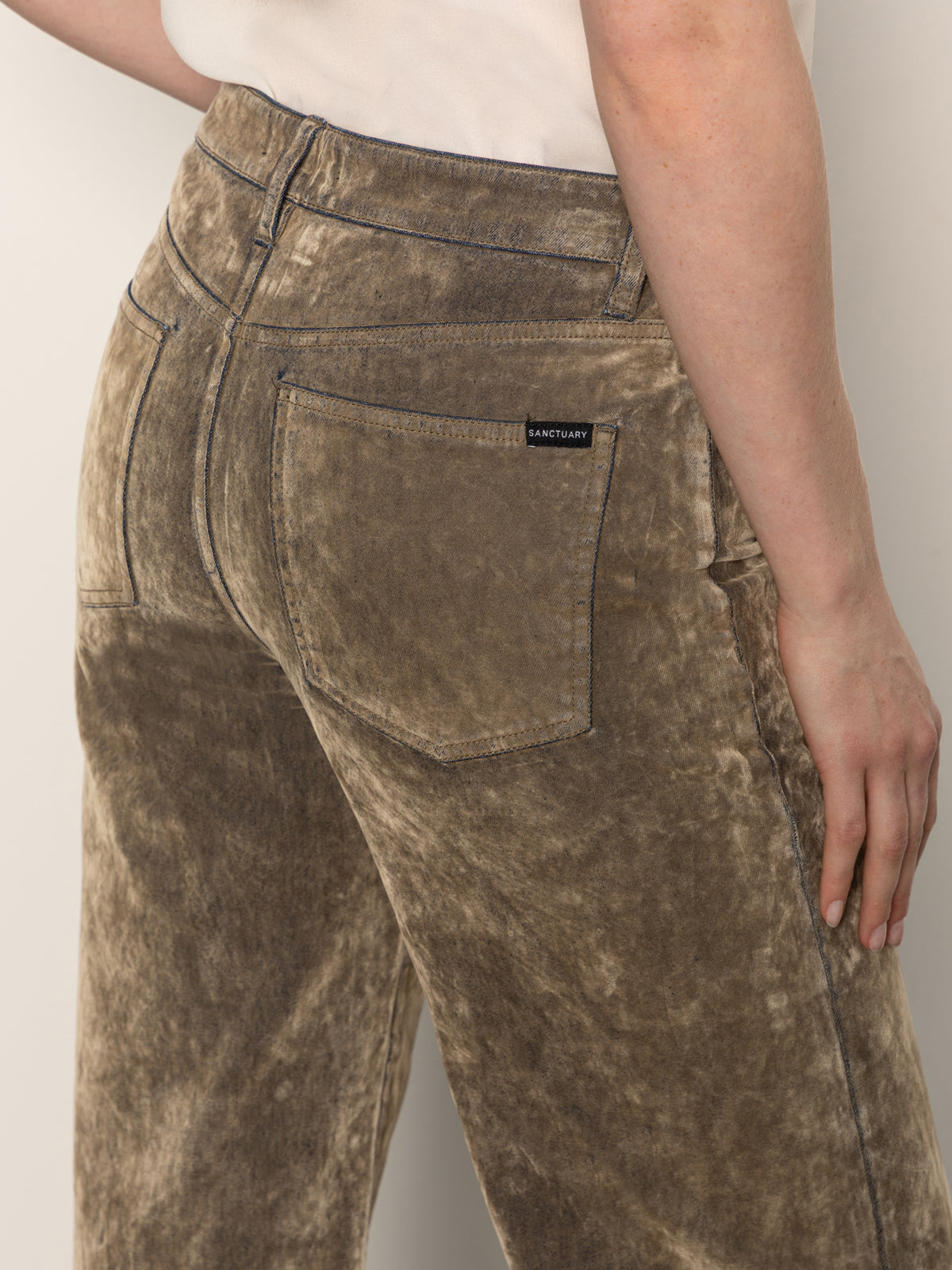 CADENCE RELAXED STRAIGHT JEAN LIGHT BRONZE