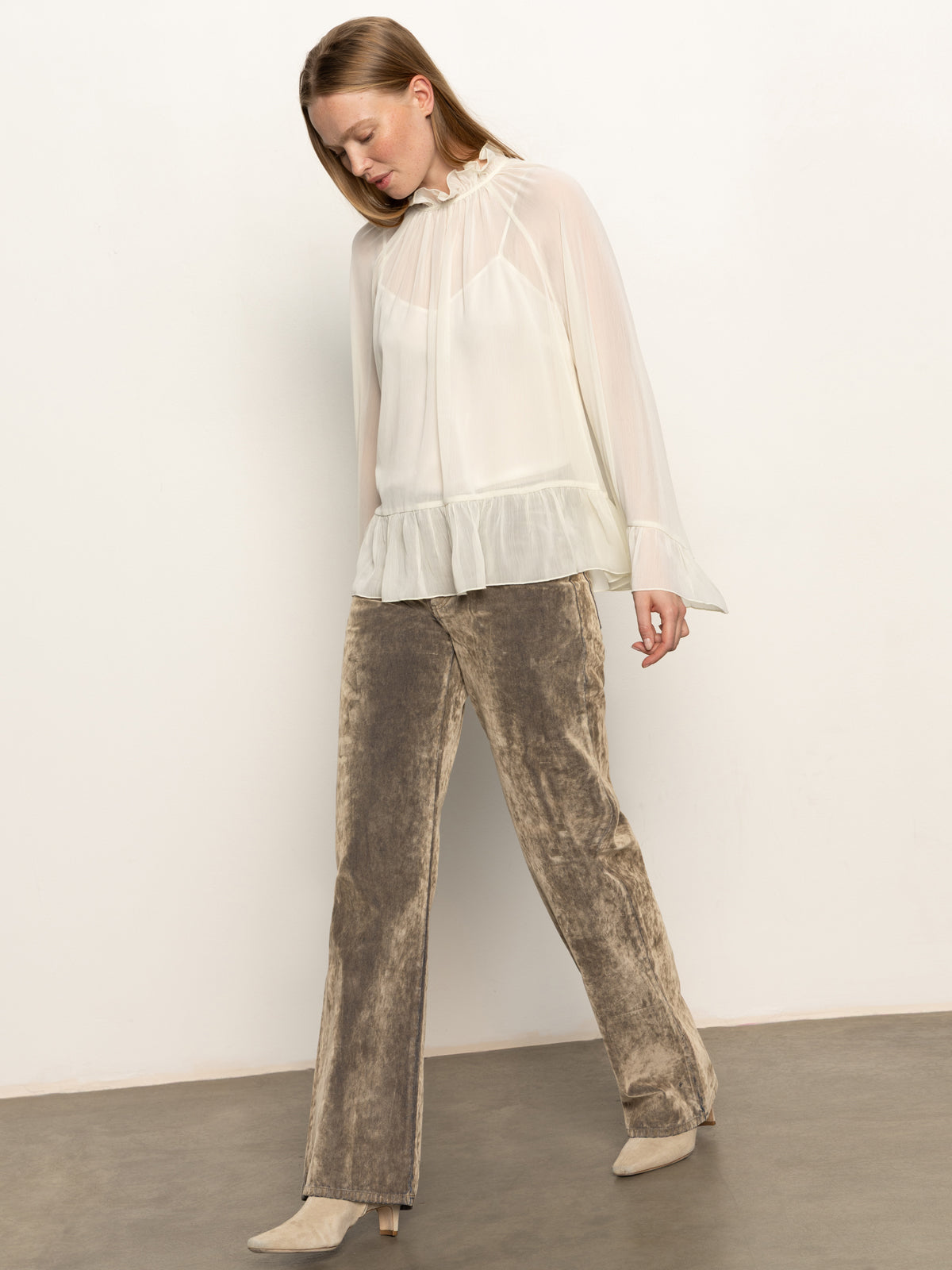 CADENCE RELAXED STRAIGHT JEAN LIGHT BRONZE
