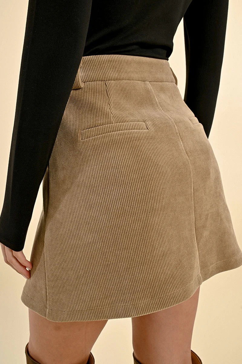 SHORT SKIRT, PLEATED IN VELVET