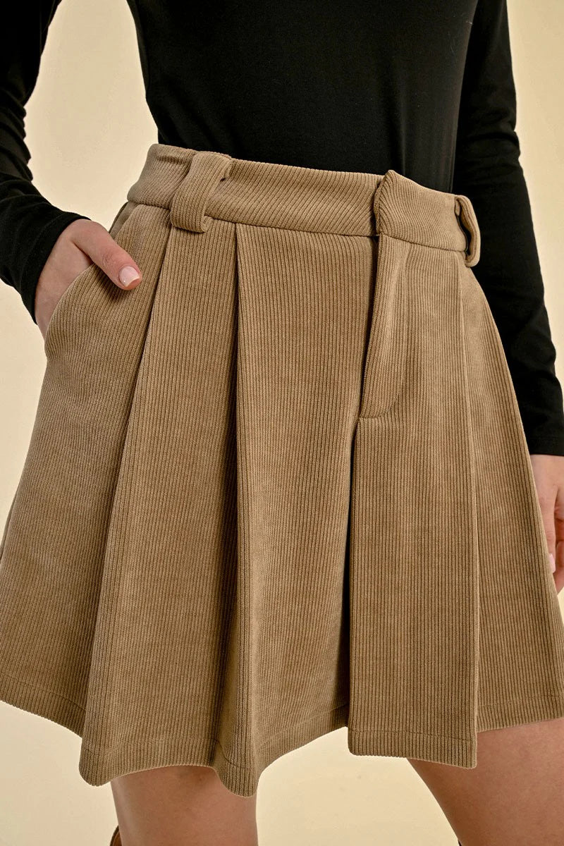 SHORT SKIRT, PLEATED IN VELVET