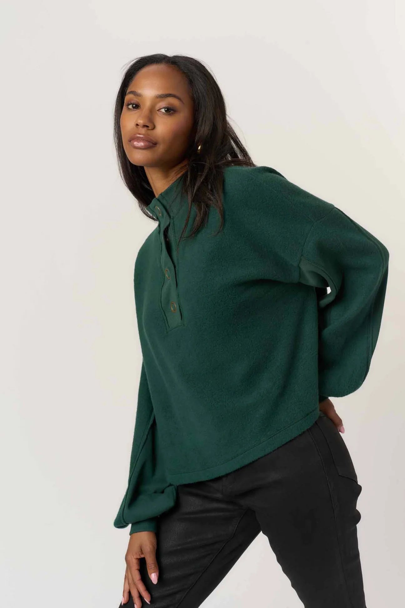 SATURN MIXED FLEECE HENLEY SWEATSHIRT - MIDNIGHT EMERALD
