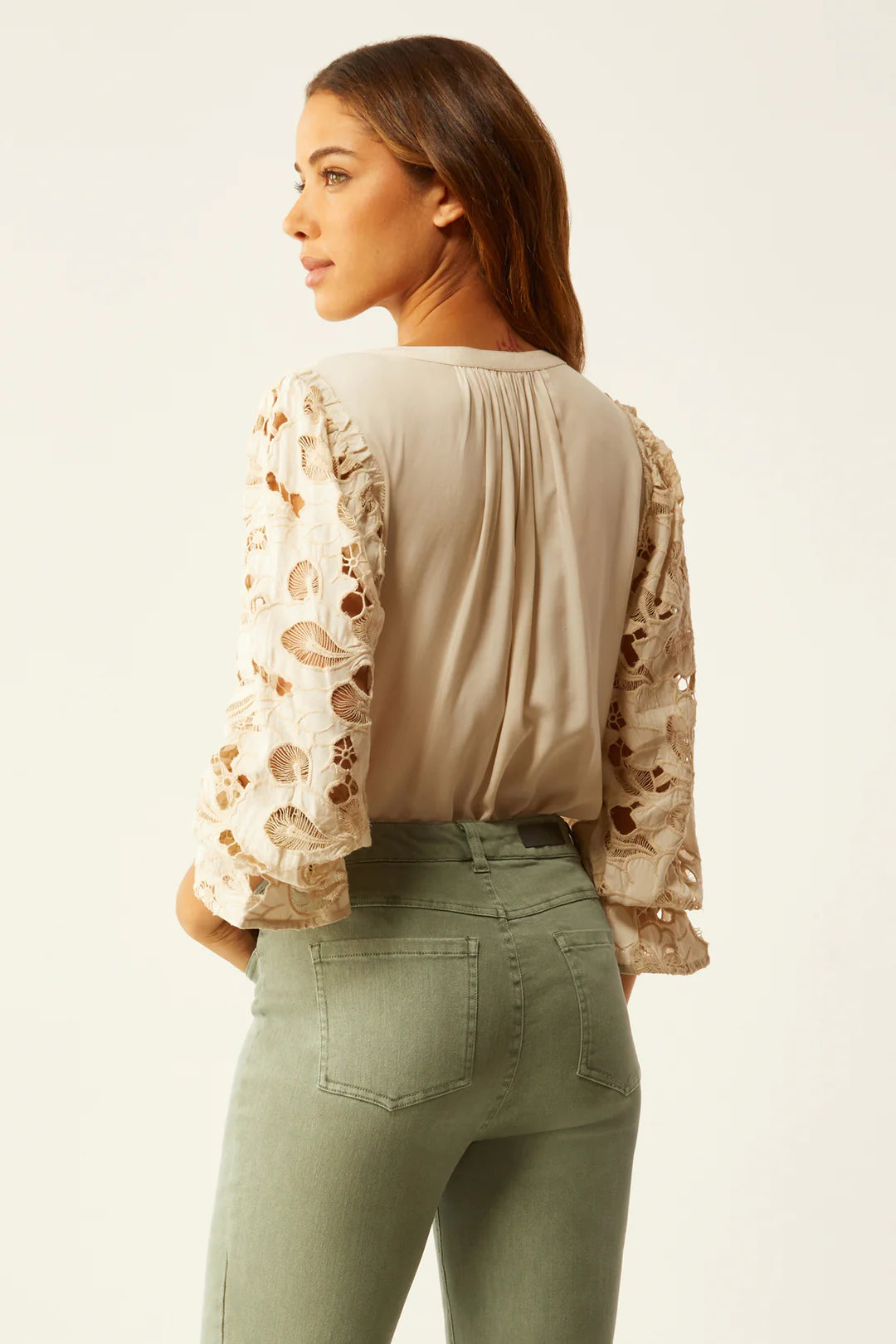 FANNING EMBROIDERED SLEEVE TOP - ECRU