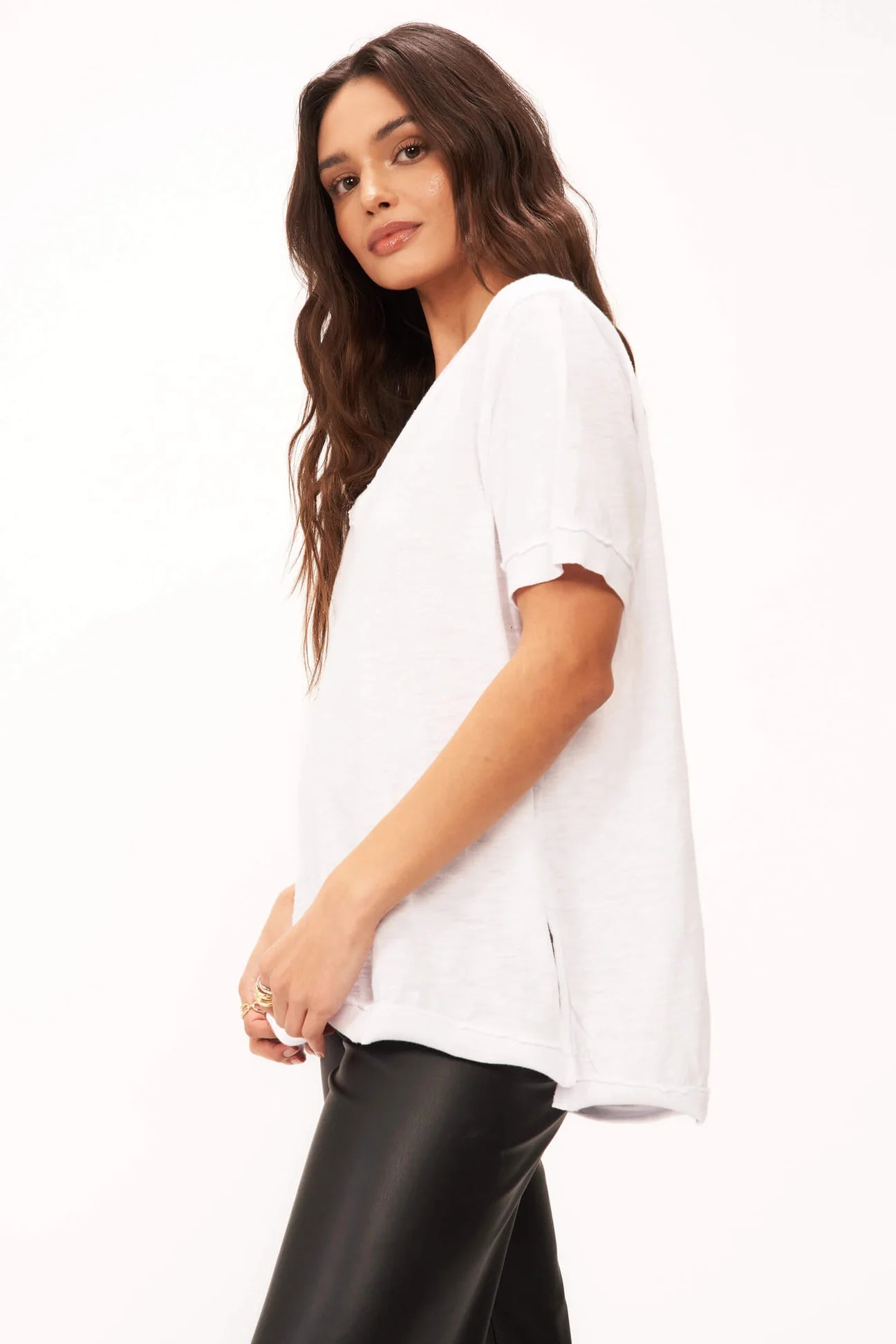 KNOCK OUT V NECK TEE - WHITE